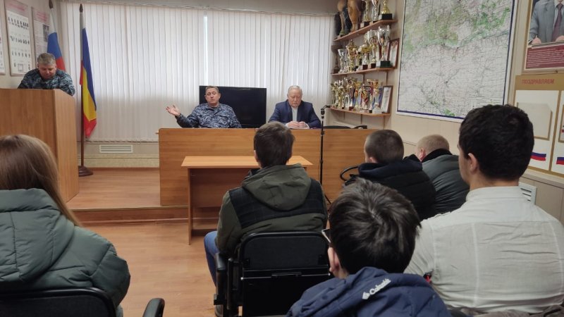 «Студенческий десант» побывал в гостях у полицейских Шолоховского района.