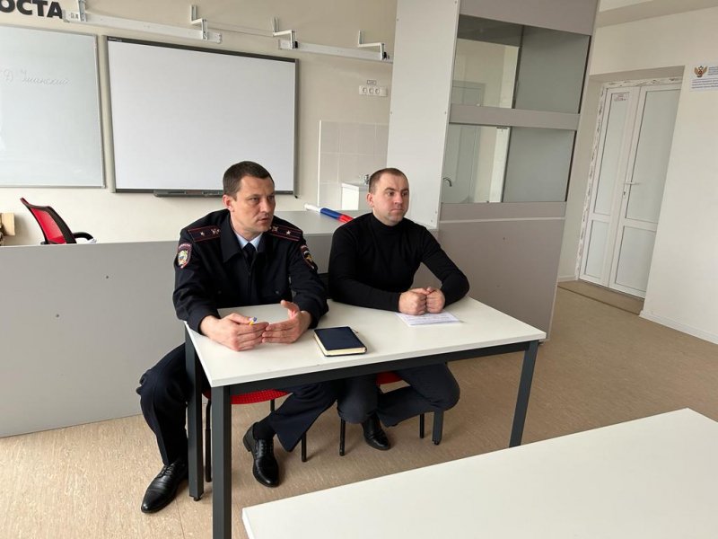 Полицейские Межмуниципального отдела МВД России «Шолоховский» провели рабочую встречу с педагогами.