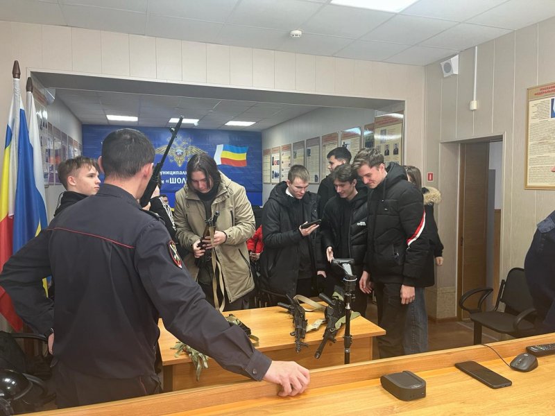 «Студенческий десант» в гостях у полицейских Шолоховского района